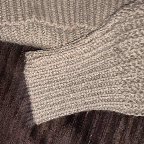 Pink Victoria’s Secret Green VNeck Sweater Sz Xs - Picture 3 of 5